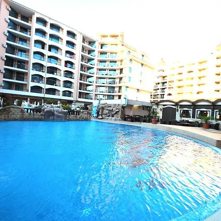 Menada In Karolina サニービーチ