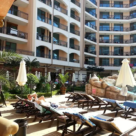 Menada In Karolina サニービーチ