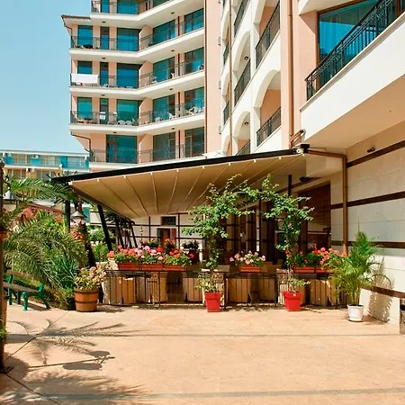 Menada In Karolina サニービーチ