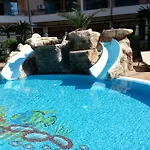 Menada In Karolina סאני ביץ'