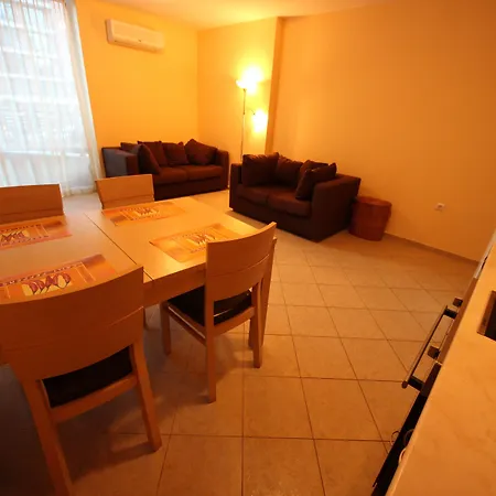 Menada In Karolina Daire Sunny Beach