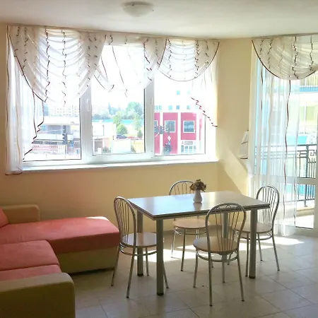 Menada In Karolina Daire